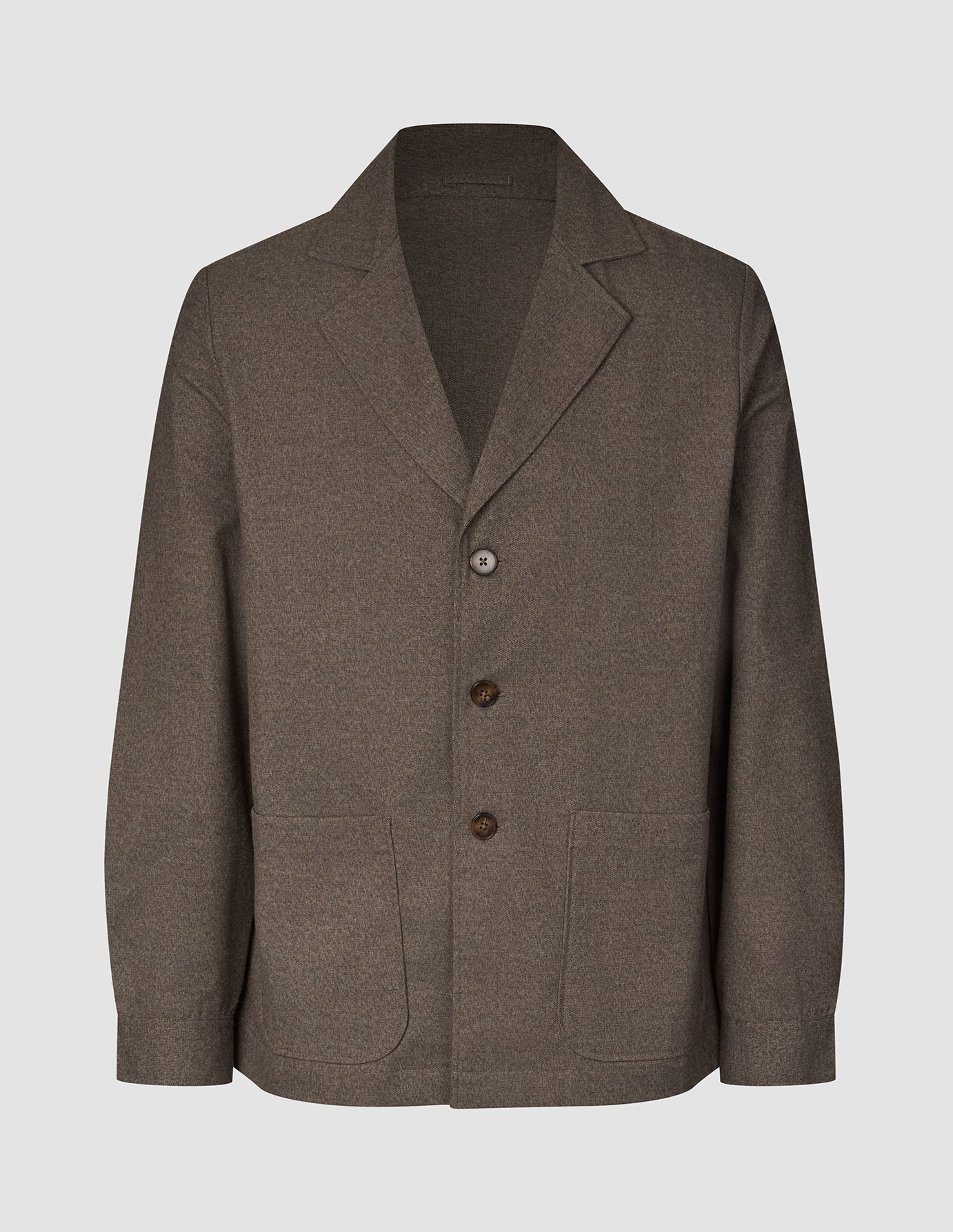Atelier Overshirt – mørkebeg, langærmet blazer med udskåret krave, tre knapper og to påsatte lommer foran.